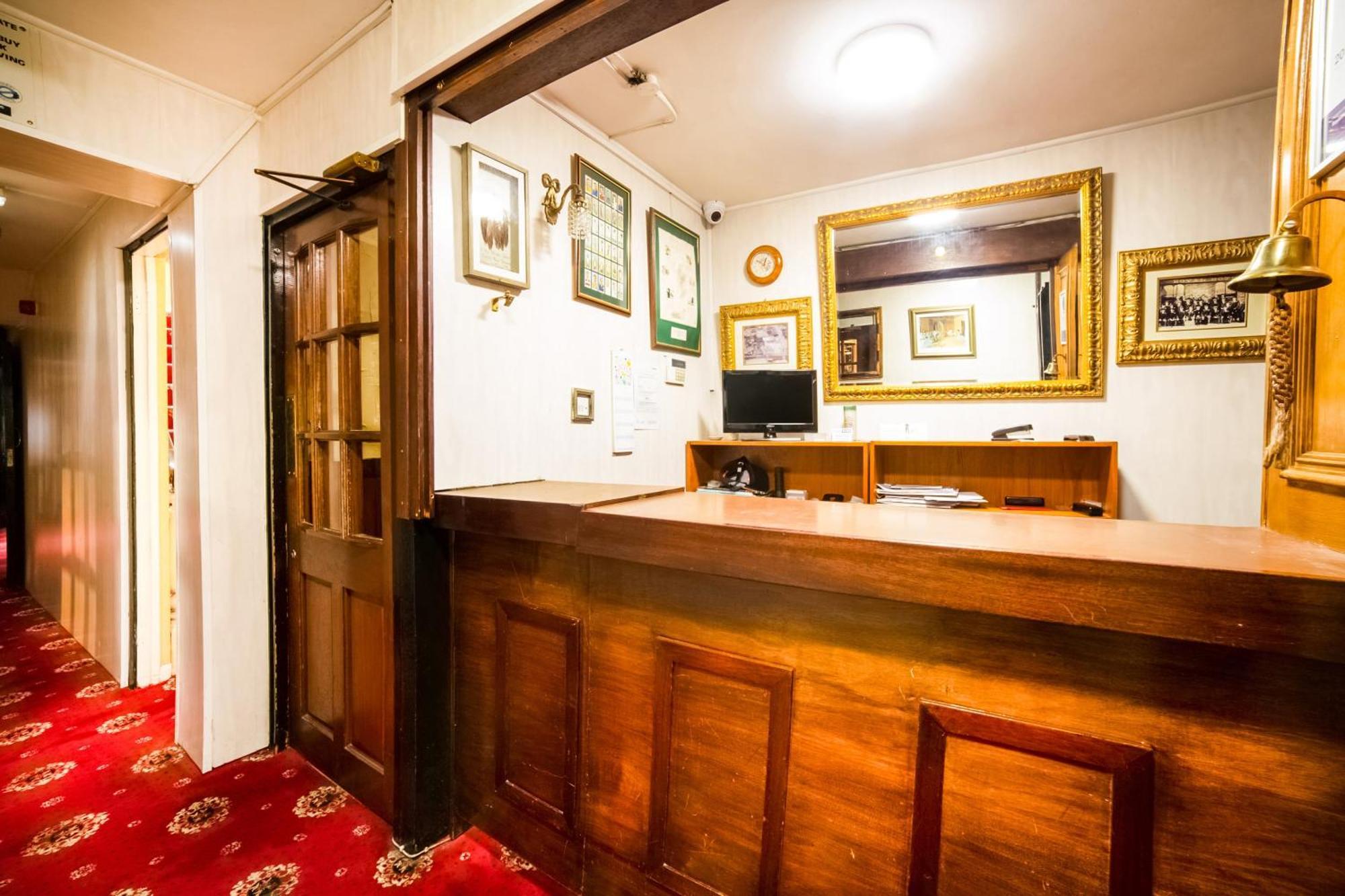 Oyo The Royal Hotel Dunston  Экстерьер фото