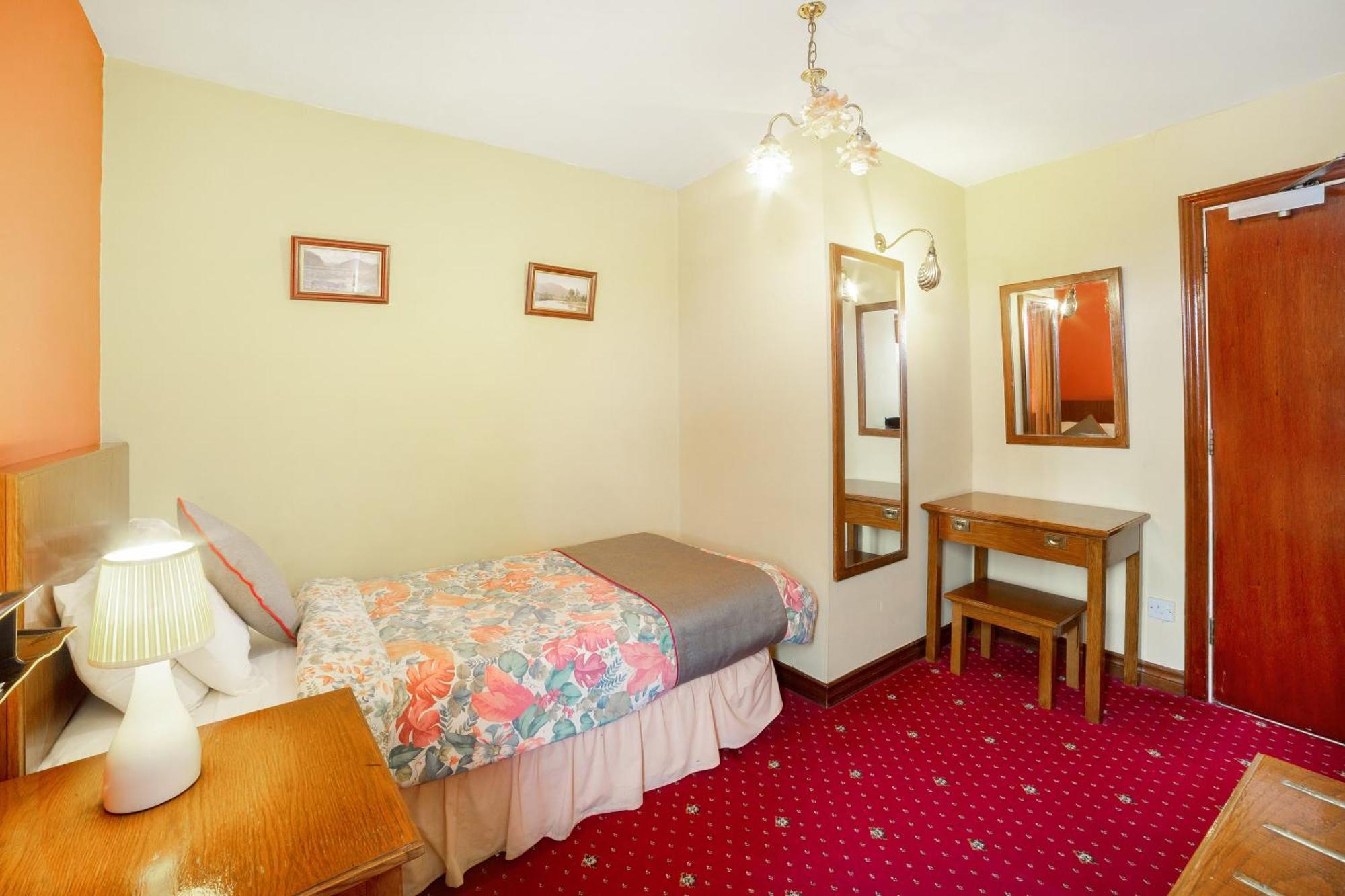 Oyo The Royal Hotel Dunston  Экстерьер фото